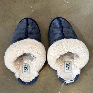 UGG  Slippers in Navy and Cream
